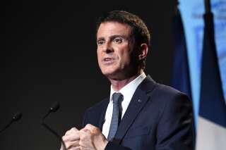 Manuel Valls salue 
