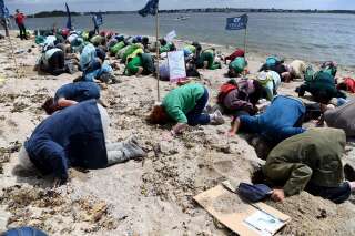 En Bretagne, pourquoi des dizaines de personnes ont mis leur tête dans le sable