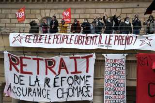(Photo d'illustration: Manifestation contre la réforme de l'assurance chômage en mars 2021 par STEPHANE DE SAKUTIN / AFP)