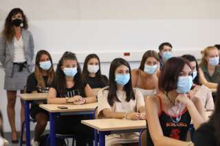 À la rentrée, les classes de 6e soumis au même protocole que l'école primaire (photo d'illustration prise dans un lycée à Nice en septembre 2020)  (Xinhua/Serge Haouzi via Getty Images)