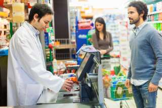 Je suis caissier de supermarché et ces 5 comportements effarants sont mon quotidien