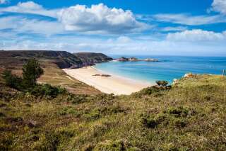 En Bretagne, plusieurs plages ferment à la suite d'
