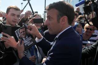 Au Havre, Macron interpellé sur son absence de C8 et 