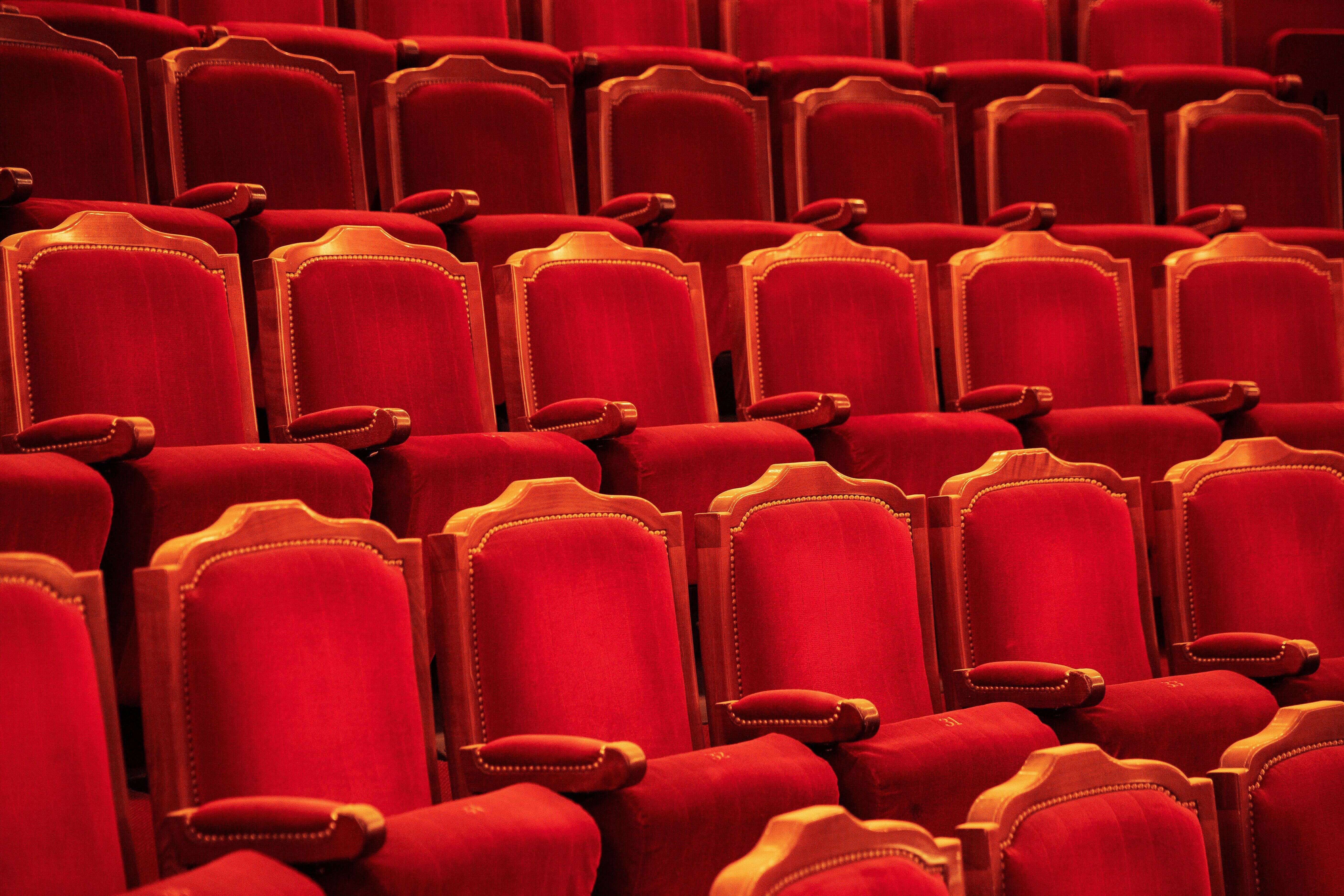 Une photo des sièges vides du théâtre de l'Atelier à Paris, le 14 septembre 2020