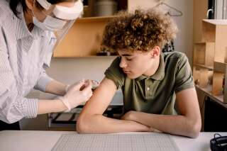 Se faire vacciner ou pas? Les 12-14 ans face à leur première décision de 