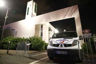 Le chauffeur qui a tenté de foncer dans la foule devant la mosquée de Créteil souffre de schizophrénie