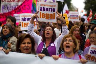 Des militants pro-avortement manifestent en faveur de l'IVG à Madrid en septembre 2014, peu après le retrait du projet de loi controversé sur l'avortement du gouvernement de droite de Mariano Rajoy.