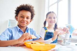 Petit-déjeuner gratuit dans les écoles : Que donner aux enfants en fonction de leur âge?