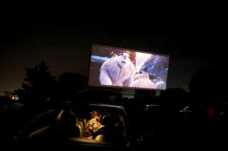 Une projection de cinéma dans un drive-in au Brésil, le 13 mai 2020