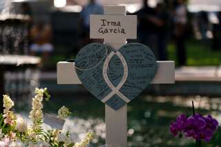 Des messages de condoléances pour Irma Garcia, enseignante tuée au Texas lors de la tuerie d'Uvalde.