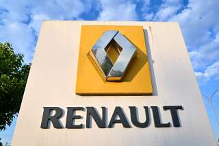 Le logo Renault à l'entrée de l'usine du constructeur automobile à Choisy-le-Roi (Val-de-Marne), en juin 2020.