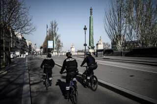 Une patrouille de policiers à vélo dans Paris, en mars 2020. (photo d'illustration)