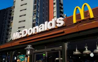 MacDonald's s'évite des poursuites pénales pour fraude fiscale en payant plus d'un milliard d'euros à la France.