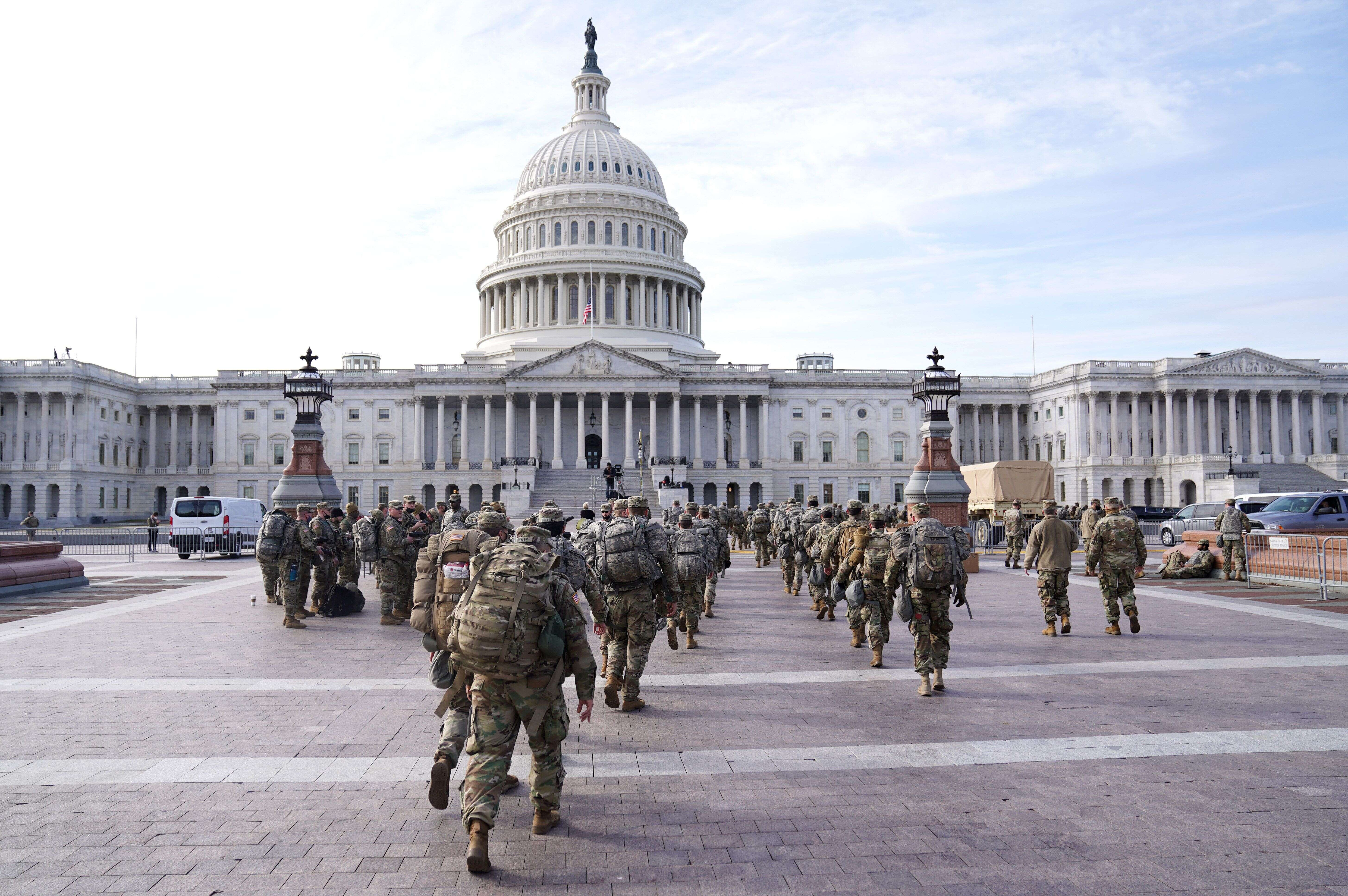 Les troupes de la Garde nationale à l'extérieur du Capitole, à Washington aux États-Unis, le 16 janvier 2021.