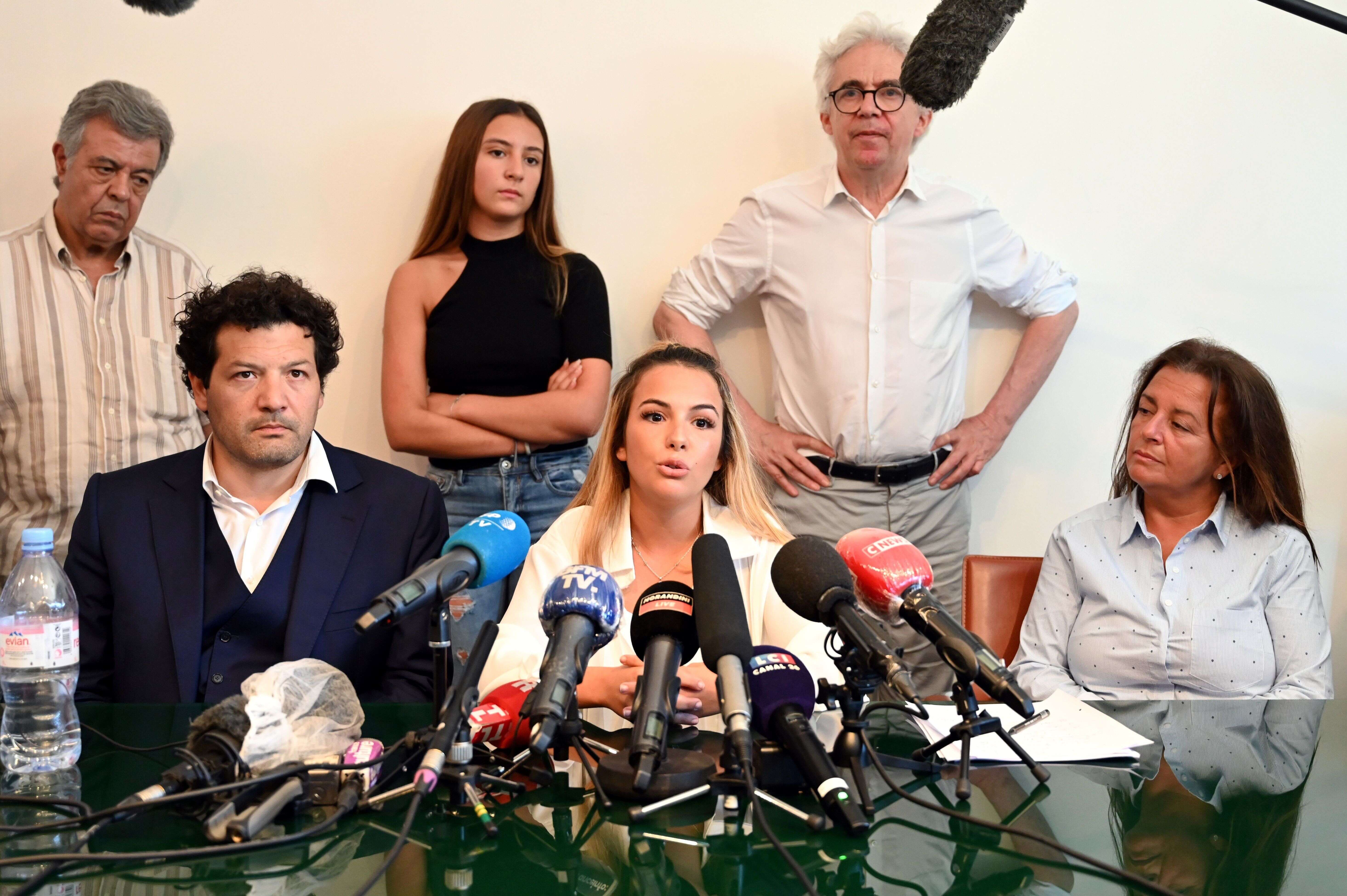 La famille et les avocats de Cédric Chouviat (ici au cours d'une récente conférence de presse) demandent à Emmanuel Macron la suspension des policiers mis en examen dans l'enquête sur la mort du livreur de 42 ans.