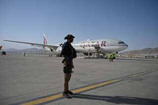 Un agent de sécurité qatari à l'aéroport de Kaboul le 9 septembre 2021.