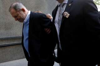 Les images du passage d'Harvey Weinstein au commissariat de Manhattan