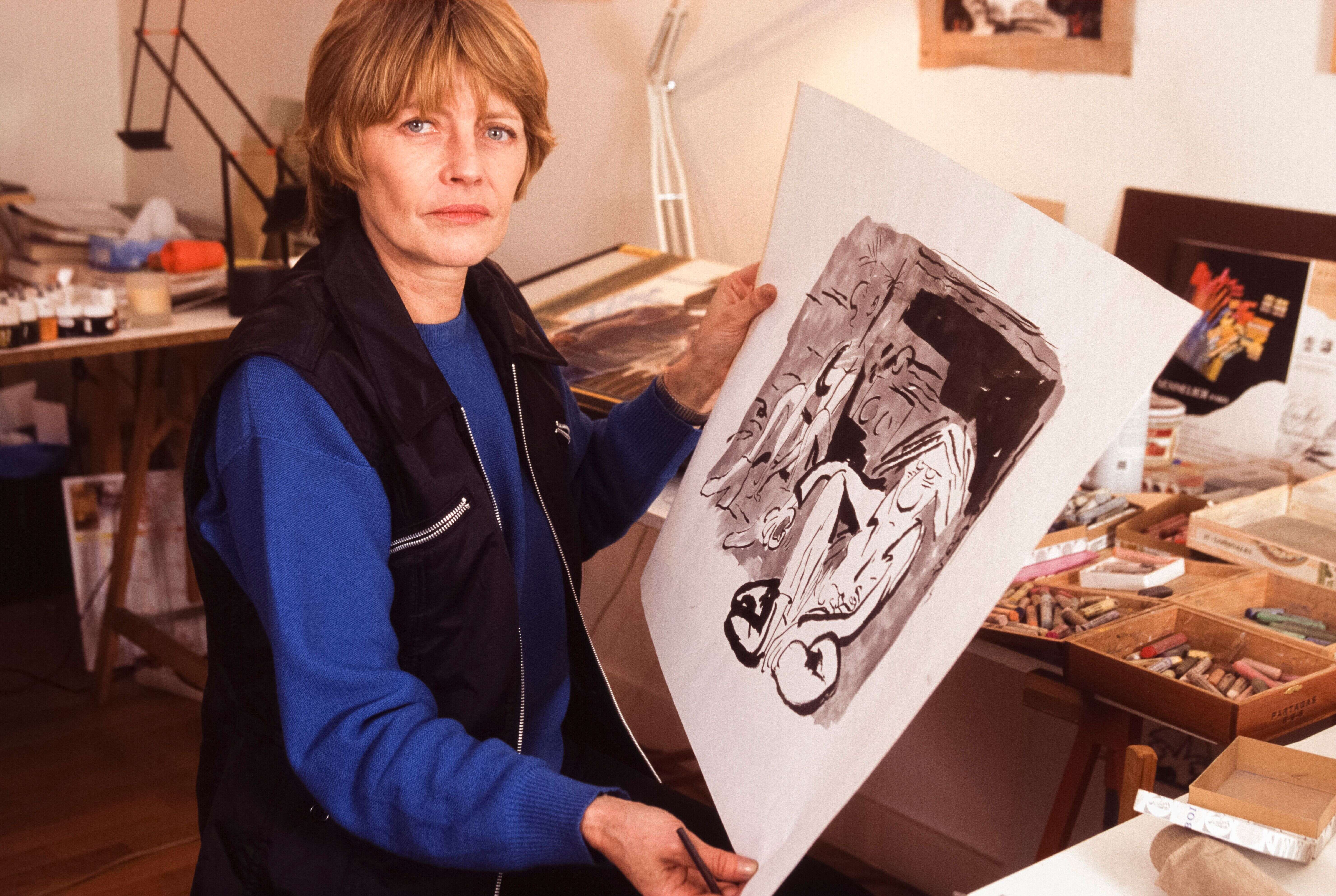 Portrait de Claire Bretécher chez elle en janvier 1997 à Paris, France