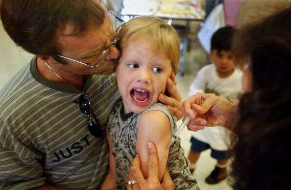 Une campagne de vaccination contre la rougeole dans une école de Californie le 26 août 2002 (photo d'illustration).
