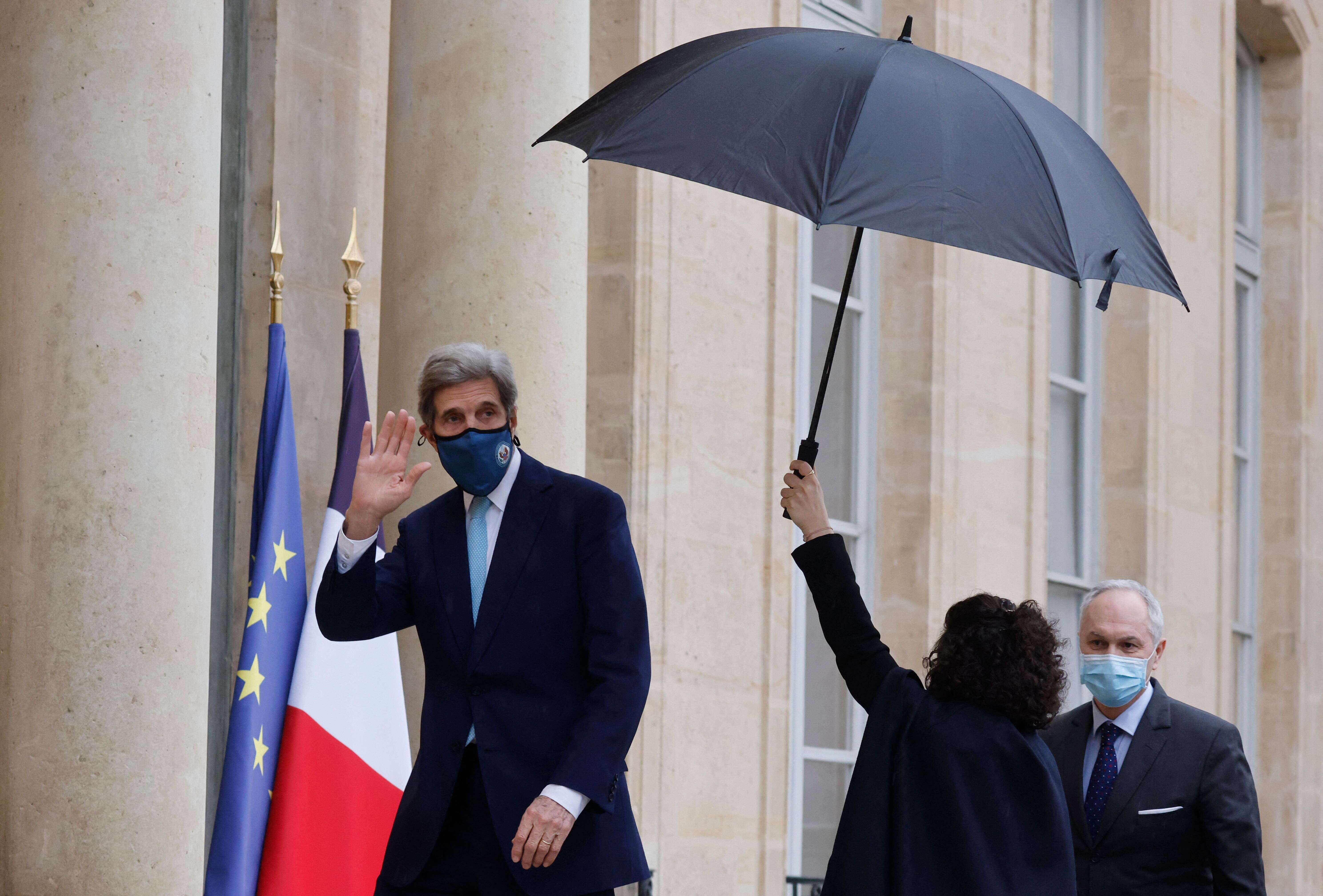 Kerry à son arrivée à l'Elysée pour rencontrer Macron