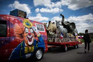 La ville de Paris ne veut plus accueillir de cirques exposant des animaux sauvages, décision qui ulcère certains circassiens (ici une manifestation de forains dénonçant l'annulation de leurs spectacles).
