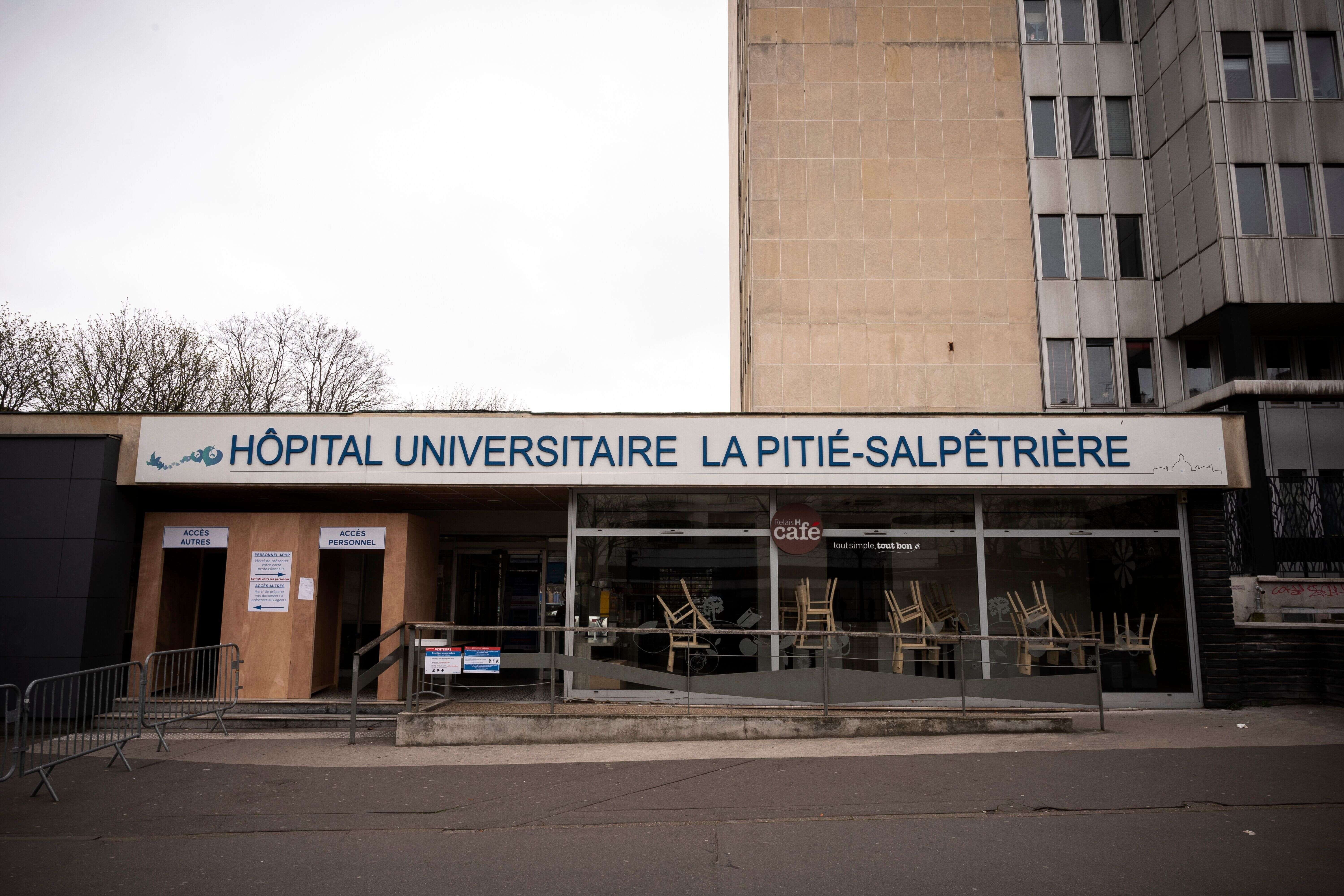 Une entrée de l'hôpital de la Pitié-Salpêtrière à Paris photographiée le 21 mars 2020.