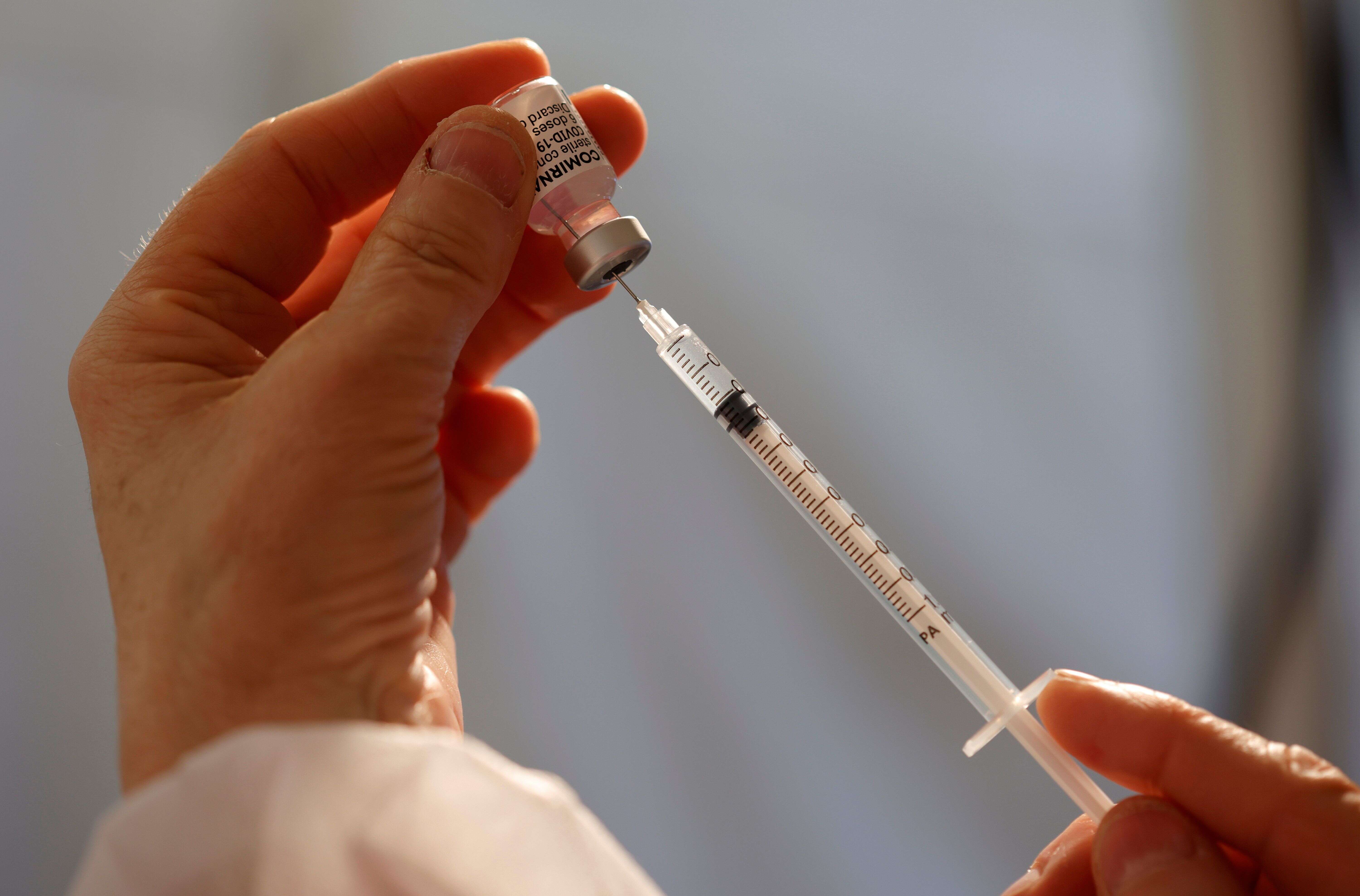 Un vaccin Pfizer-BioNTech contre le Covid-19, à Antibes,  le 29 mars 2021