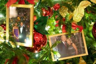 Dans le sapin de Noël des Biden, une photo des Trump