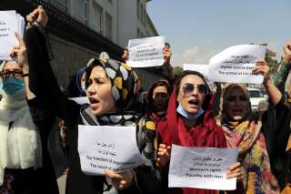Afghanistan: les étudiantes devront porter une abaya et un niqab