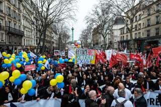 Des milliers d'avocats, de greffiers et de magistrats manifestent de la place de la Bastille à la place de l'Opéra contre le projet de réforme des retraites, à Paris, le 3 février 2020.