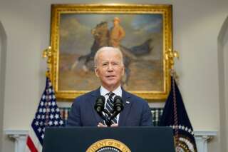 Joe Biden annonce le 11 mars 2022 l'exclusion de la Russie du régime normal de réciprocité régissant le commerce mondial.