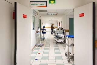 Le plan blanc va être déclenché dans les hôpitaux de la région Paca (Photo des urgences de l'hôpital d'Aix-en-Provence. Calmettes/BSIP/Universal Images Group via Getty Images)