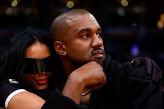 Le rappeur Kanye West a été suspendu d'Instagram pour 24 heures pour des faits de harcèlement contre son ex-épouse Kim Kardashian (photo prise le 11 mars à l'occasion d'un match de basket à Los Angeles).