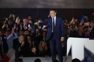 Emmanuel Macron réélu célèbre sa victoire au Champ de Mars, à Paris, le 24 avril 2022