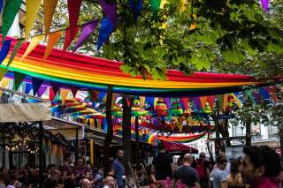 Les bars du quartier gay de la rue des Archives, dans le Marais à Paris, le 7 juillet 2019. (Photo BrasilNut1 via Getty Images)