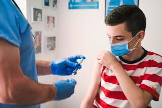 Covid-19: l'ouverture de la vaccination aux adolescents interroge le comité d'éthique
