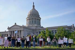Des manifestants pro-avortement devant le Parlement de l'Oklahoma, le 3 mai 2022.
