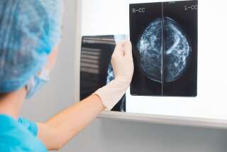 L'étude, de grande ampleur, ne montre toutefois pas de lien de cause à effet entre ces traitements hormonaux et le cancer du sein.