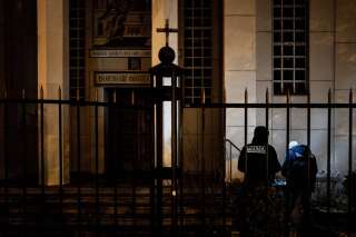 Après l'agression d'un prêtre orthodoxe à Lyon, la garde à vue de l'homme arrêté levée (Photo prise devant l'église orthodoxe à Lyon Photo by JEFF PACHOUD / AFP) (Photo by JEFF PACHOUD/AFP via Getty Images)