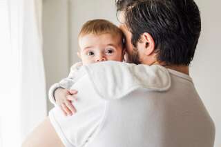 Congé paternité: l'Assemblée vote l'allongement à 28 jours