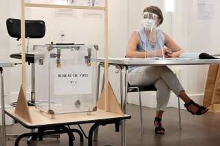 Un bureau de vote à Paris lors du deuxième tour des élections municipales 2020
