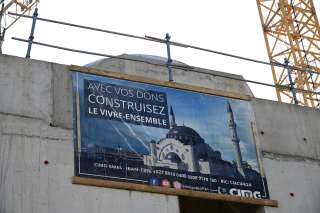 Une publicité appelle aux dons pour la construction de la mosquéeEyyub Sultanà Strasbourg