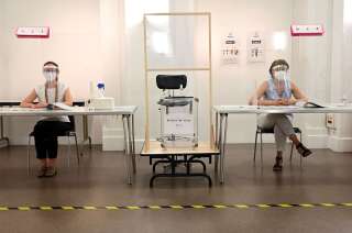 Bureau de vote à Paris pour le deuxième tour des municipales 202