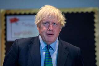 Boris Johnson sous le feu des critiques après son revirement sur le masque au collège