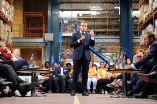 Le président Emmanuel Macron a rencontré les formateurs et les apprentis d’Ateliers Sans Frontières (ASF) qui accueille à Bonneuil-sur-Marne (Val de Marne) plus de 120 jeunes et adultes par an pour qu’ils parviennent ”à une situation personnelle et professionnelle stable”.