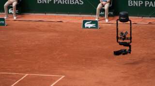 La spidercam, nouvelle caméra star du court Philippe Chatrier à Roland-Garros.