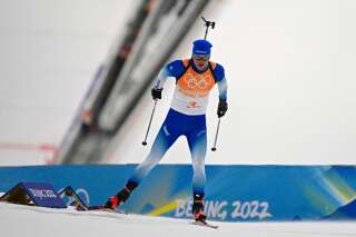 Emilien Jacquelin et le relais mixte français ont remporté la médaille d'argent aux Jeux olympiques d'hiver de Pékin, le 5 février 2022.