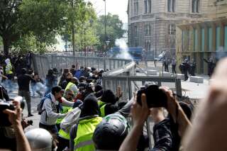 1er mai: le commissariat du 13e à Paris pris d'assaut par des manifestants