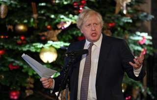 Boris Johnson se retrouve sous le feu des critiques et même face à des appels à la démission après des révélations sur une possible fête organisée au 10, Downing Street en dépit des restrictions anti-Covid.