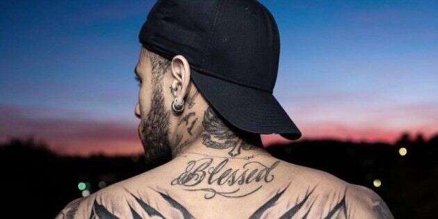Le nouveau tatouage de Neymar avant PSG - Naples en Ligue des Champions
